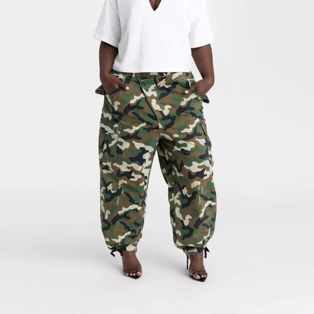 KBB by Kahlana The Cargo Jogger Mid Rise Straight Leg Classic Camo Pants - Picture 2 of 9